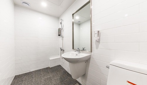 Room (Deluxe room walk-in only (65-inch TV )