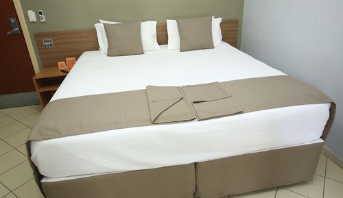 Family Room, 2 Bedrooms