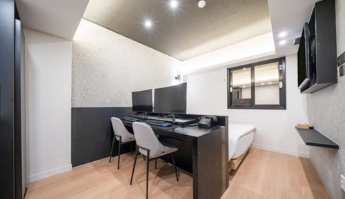 Deluxe Couple Gaming