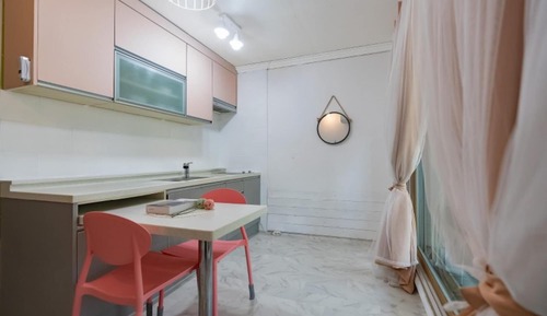 Room (Story 1 (no pets allowed))