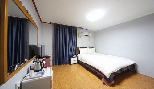 Room (Bed room)