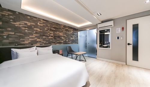 Room (Deluxe (Netflix Available Laundry) (B)