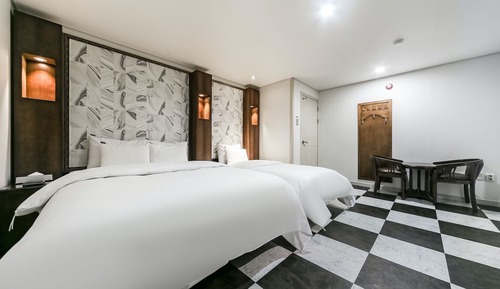 Room (Deluxe Twin (luxury hotel bedding/sys)