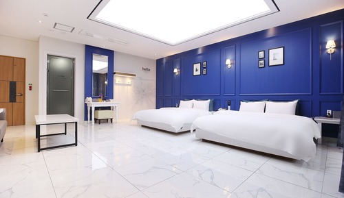 Room (VIP free breakfast (large whirlpool b)