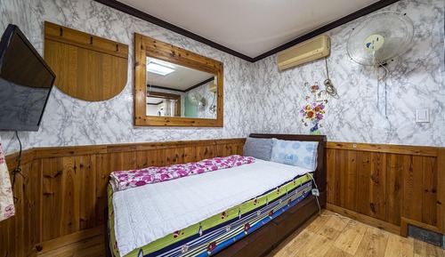 Room (Room for 6 Person)