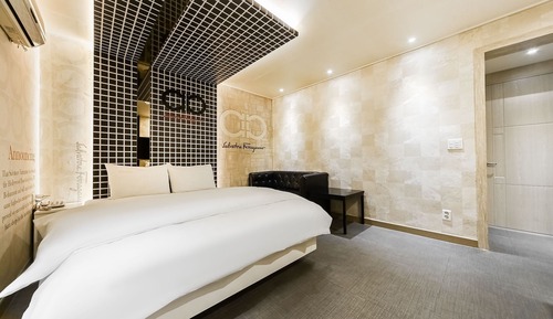 Room (Special Room (Styler Latest AC Netfli)