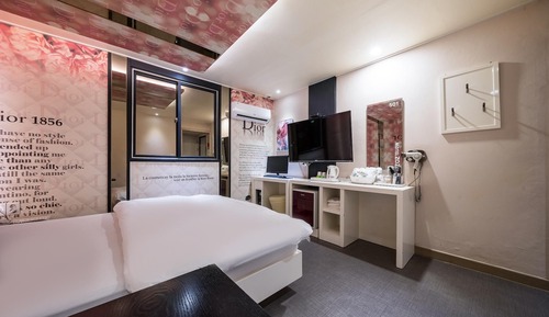 Room (Semi-special Economic Room (Netflix A)