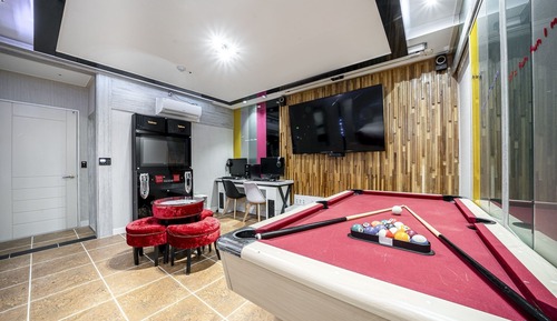 Room (Royal Suite (Karaoke room available u)