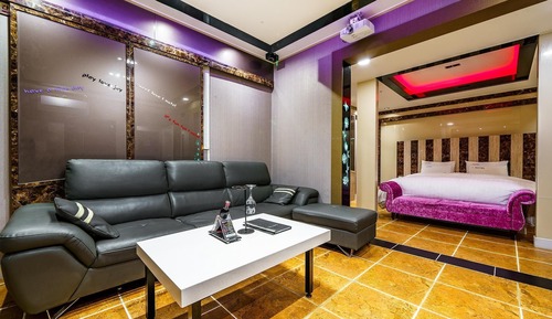 Room (Sweet (Karaoke - Available until 11pm)