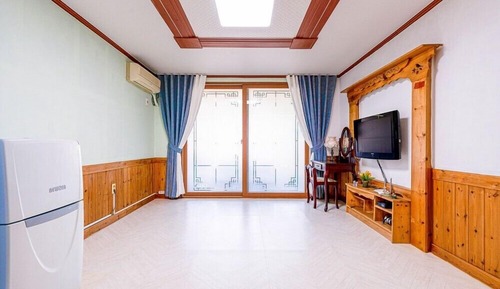 Room (Chorokdonghwa)