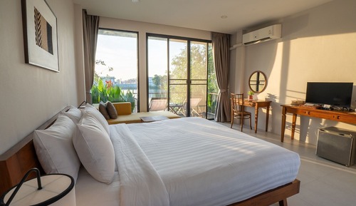 Villa Lake View King Bed