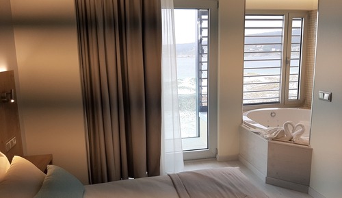 Luxury Double Room, Hot Tub, Sea View