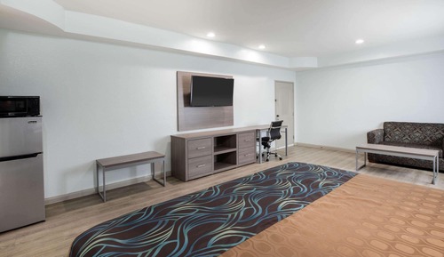 Room, 1 King Bed, Accessible, Non Smoking (Mobility,Hearing,Tub w/Grab Bars)