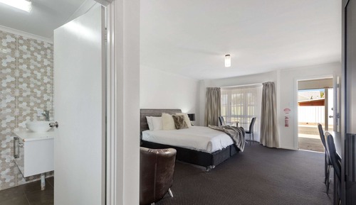 Deluxe Room, 1 King Bed