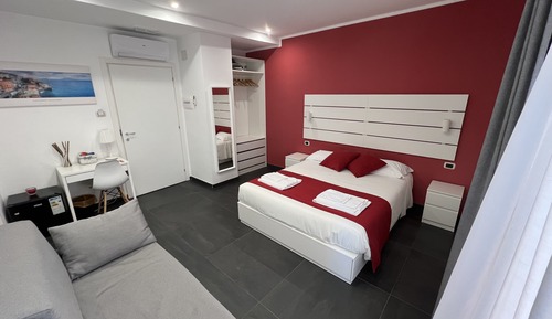Double Room, Balcony (Red)