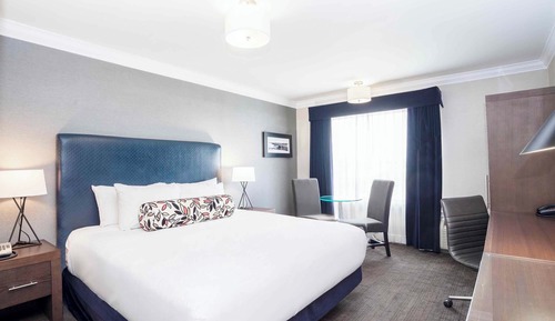 Standard Room, 1 King Bed