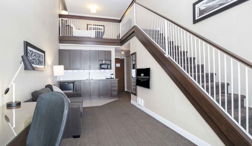 Suite, 1 King Bed, Kitchenette (Loft)