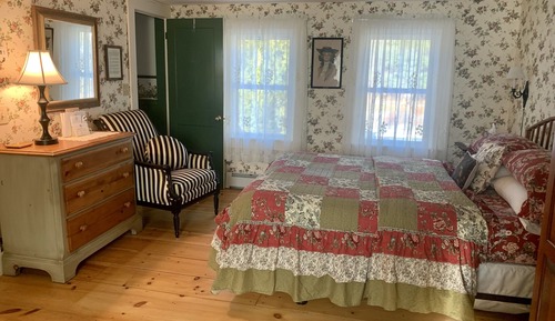 Deluxe Quadruple Room, Ensuite, Mountain View (Room 6)