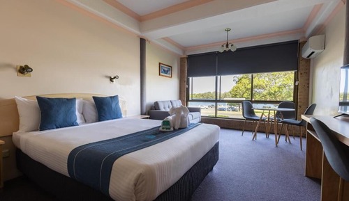 Deluxe Room, 1 King Bed, Balcony, River View