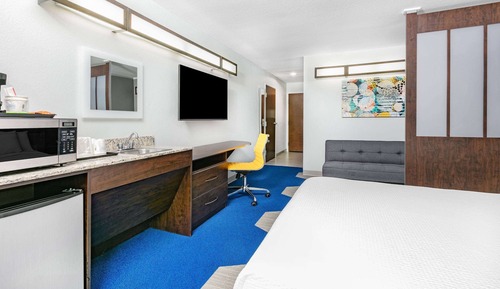 Studio Suite, 1 Queen Bed, Accessible, Non Smoking