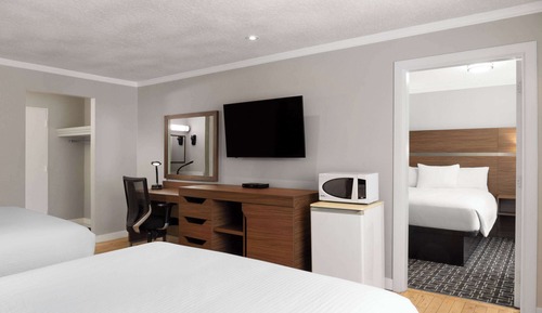 Suite, Multiple Beds, Non Smoking