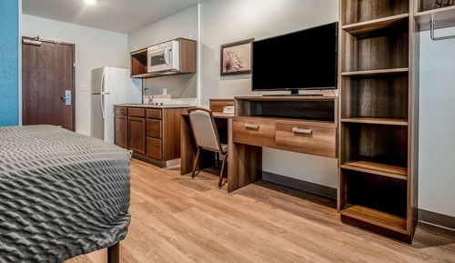 Room, 1 Queen Bed, Accessible, Non Smoking (Roll-in Shower)