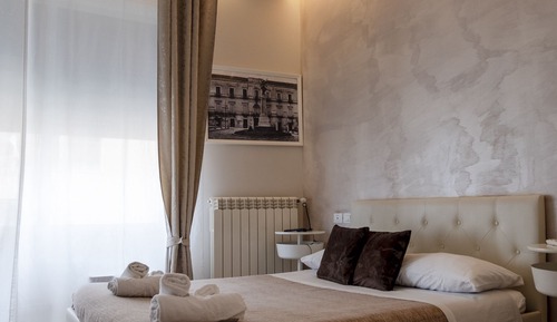 Deluxe Double Room, Private Bathroom (Piazza d'Arezzo)