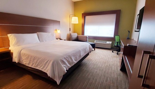 Standard Room, 1 King Bed