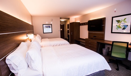 Suite, 2 Queen Beds, Accessible Bathtub (Mobility)