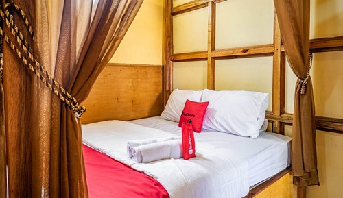 Executive Double Room (RedDoorz)