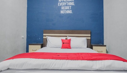 Double Room (RedDoorz)