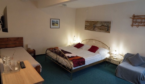 Comfort Room, Courtyard View