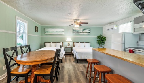 Room 1 Queen/Queen Kitchenette