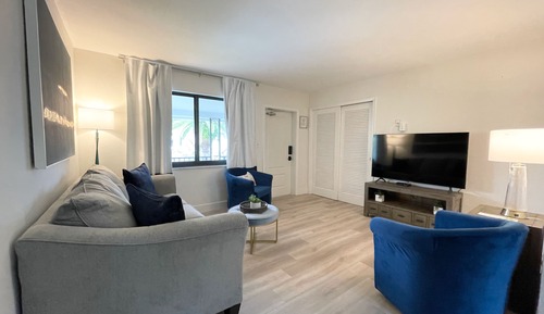 Superior Apartment, 1 King Bed with Sofa bed, Kitchen, Pool View