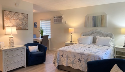 Studio Suite, 1 Queen Bed, Kitchen