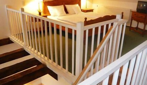 Maisonette Apartment (obere Etage über Treppe erreichbar)