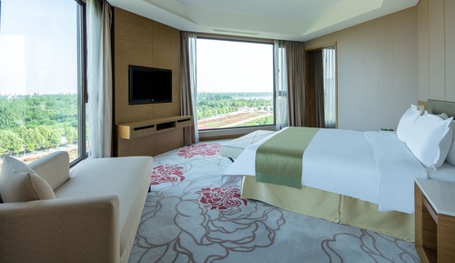 Suite, 2 Bedrooms (Dining Area)