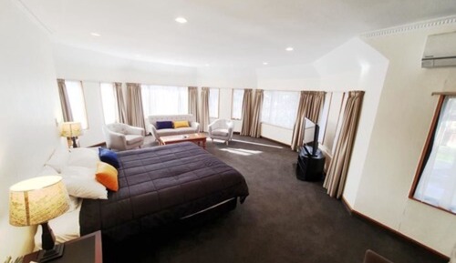 Family Studio, 1 King Bed