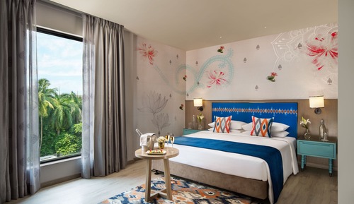 Suite, 1 King Bed (Seleqtions)