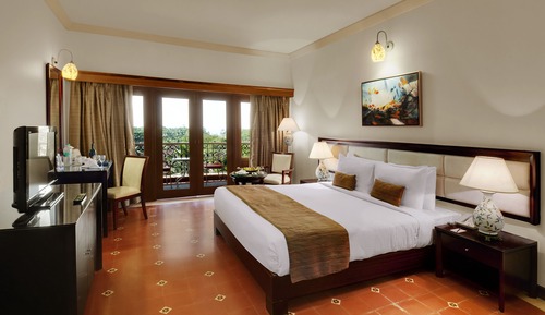 Superior Room with Balcony ( Partial Garden View )
