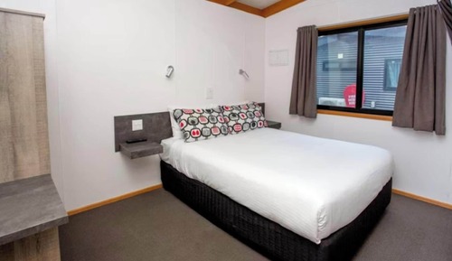 Superior 2 Bedroom Access Cabin - Sleeps 6