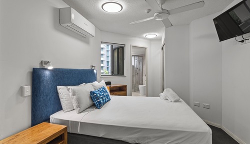 2 Bedroom Beachfront with Courtyard 