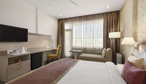 Standard Room, 1 King Bed