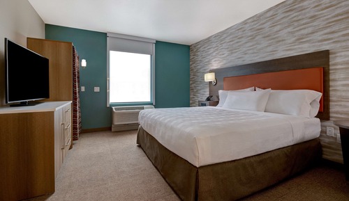 Suite, 1 King Bed, Accessible (Mobility & Hearing, Roll-in Shower)