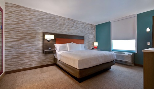 Suite, 1 King Bed, Accessible (Hearing)