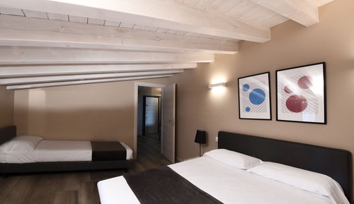 Apartment (5 Adults Apt 27)
