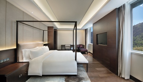 Suite, 2 Bedrooms (Living Dining Areas)