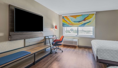 Room, 2 Queen Beds, Accessible, Bathtub (Mobility & Hearing)