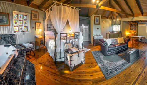 Romantic Cottage, 1 Queen Bed (Windsong)