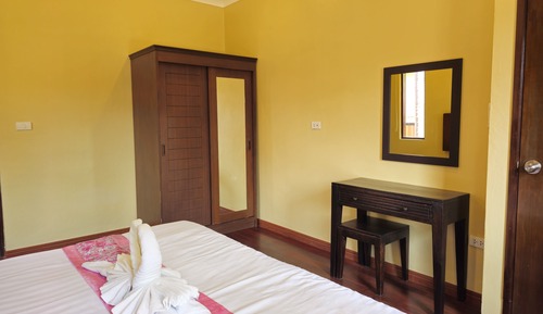 Deluxe Double Room, 1 King Bed, Pool View